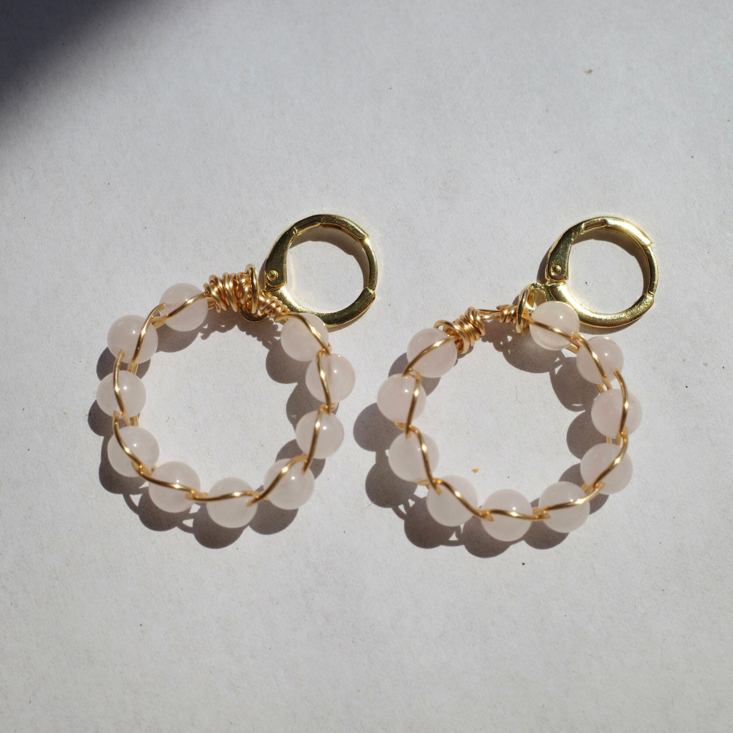 ローズクォーツ天然石ゆらゆらフープピアス