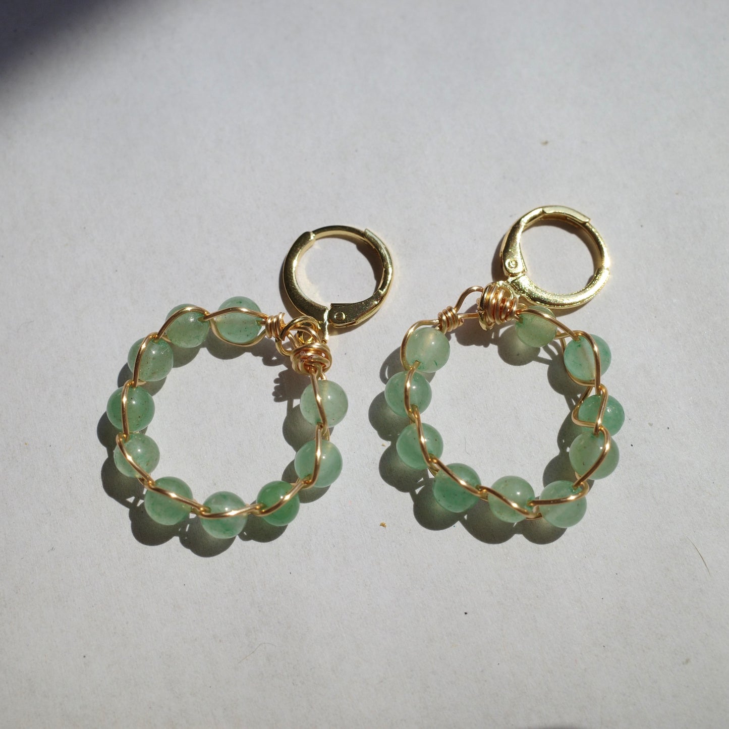 翡翠天然石ゆらゆらフープピアス