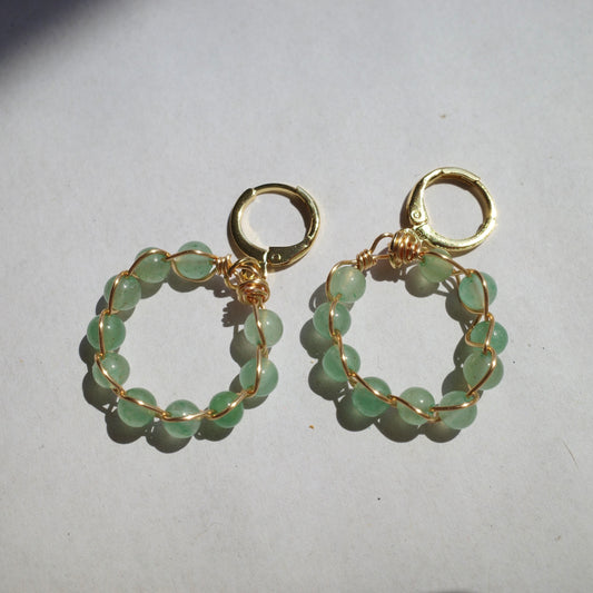 翡翠天然石ゆらゆらフープピアス