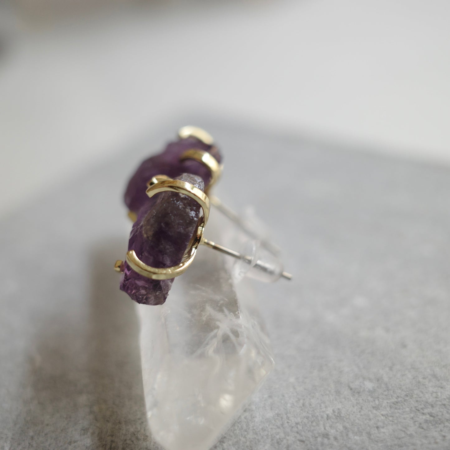 オブシディアンワイルドラフロック1粒ピアス〈1点もの〉