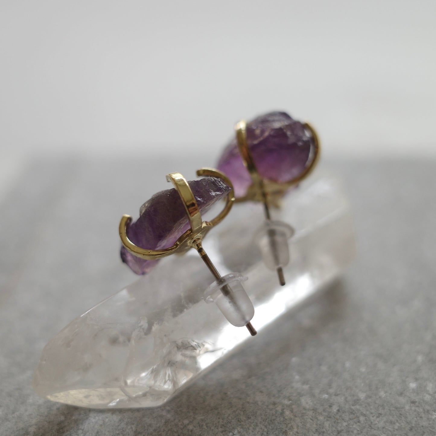 オブシディアンワイルドラフロック1粒ピアス〈1点もの〉