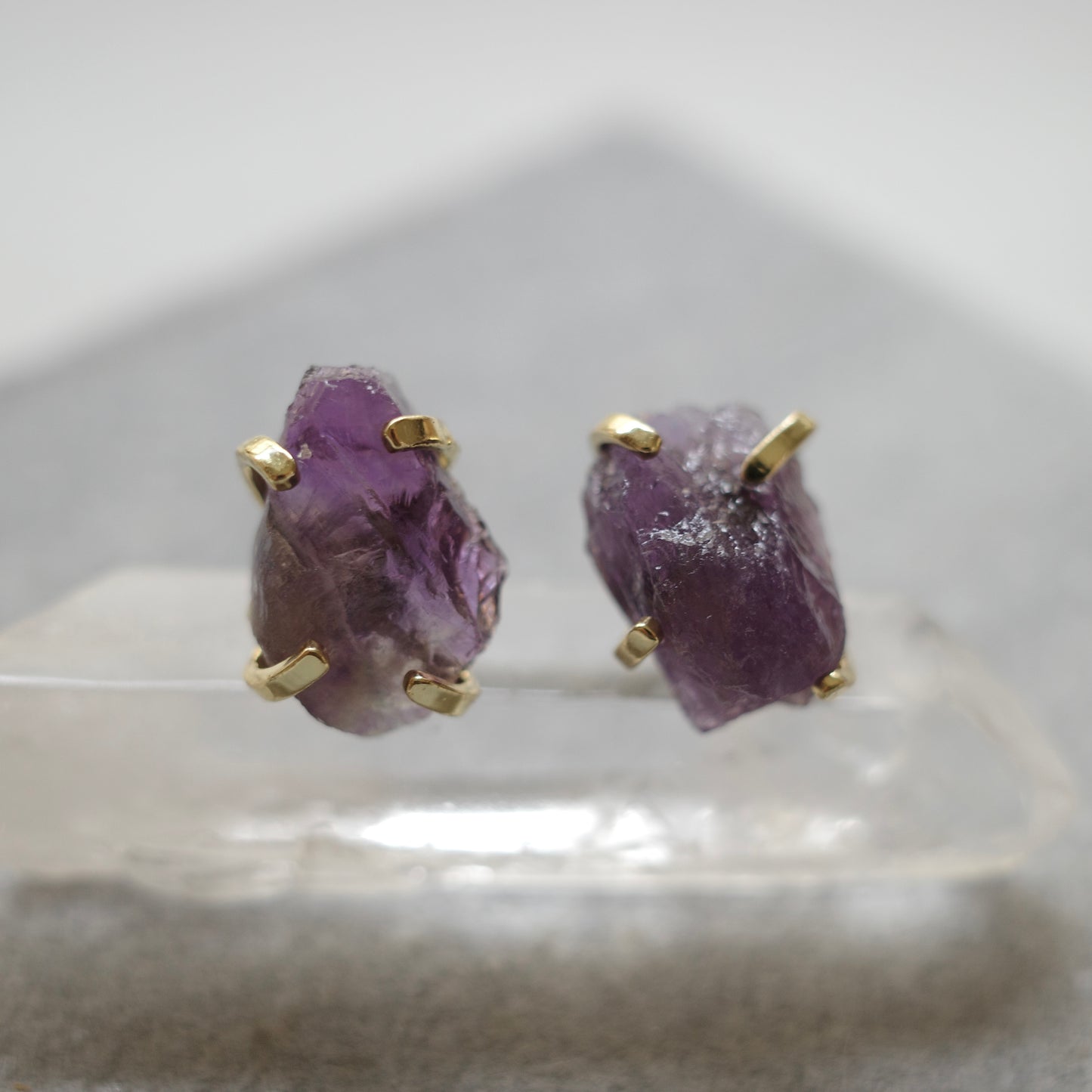 アメジストワイルドラフロック1粒ピアス〈1点もの〉