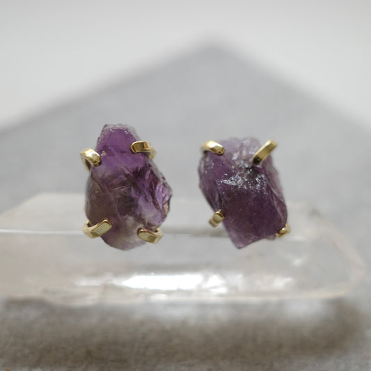 アメジストワイルドラフロック1粒ピアス〈1点もの〉
