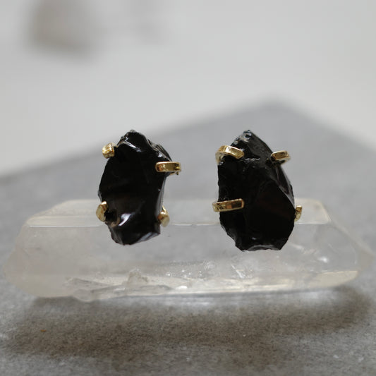 オブシディアンワイルドラフロック1粒ピアス〈1点もの〉