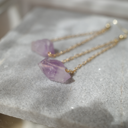 アメジスト 天然石ラフロックピアス〈1点もの〉