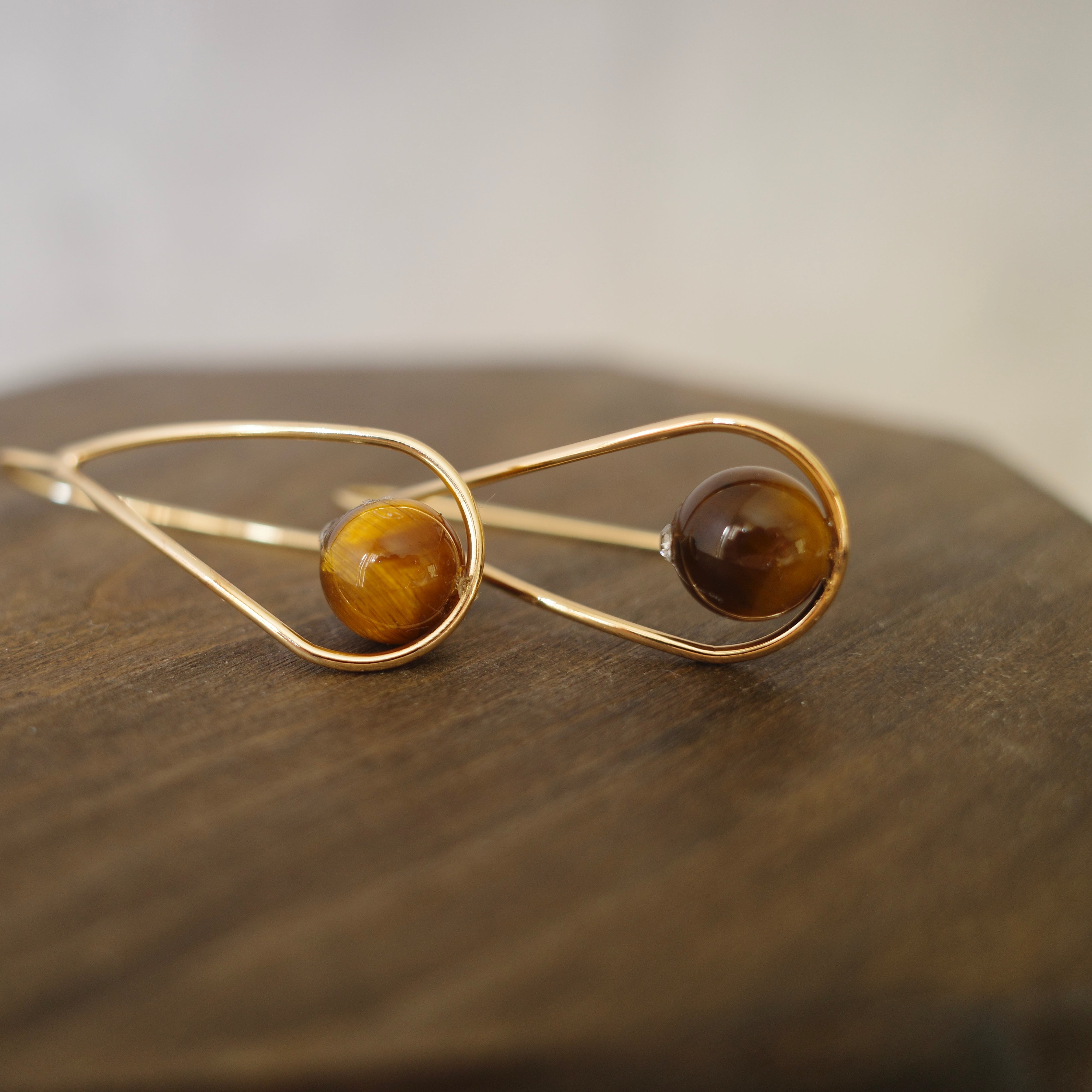 Tiger Eye 天然石一粒ピアス〈限定1点もの〉